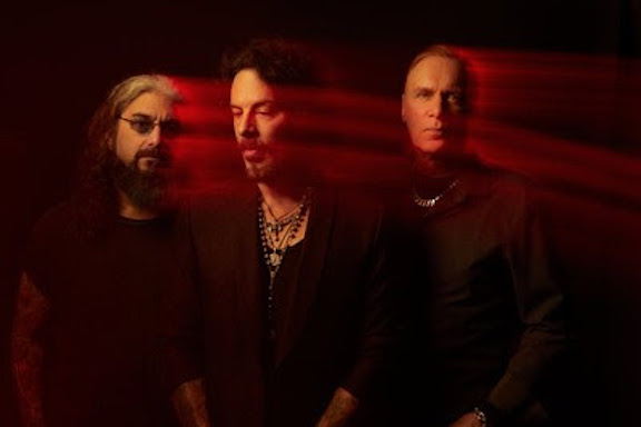 The Winery Dogs Resist Enforced Attitudes With “Mad World”