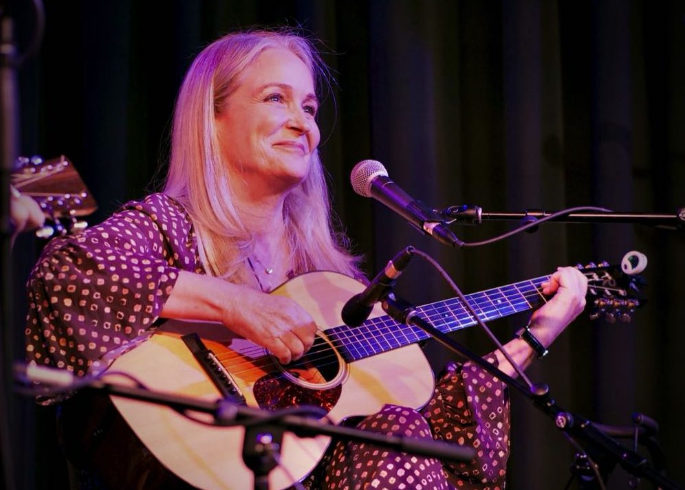 All The Tracks On Leslie Evers ‘Bound For Land’ Share A Common Theme Of Love