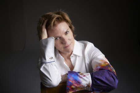 Stephanie Sammons Channels The Wisdom Of Songwriting Mentors For ‘Time And Evolution’