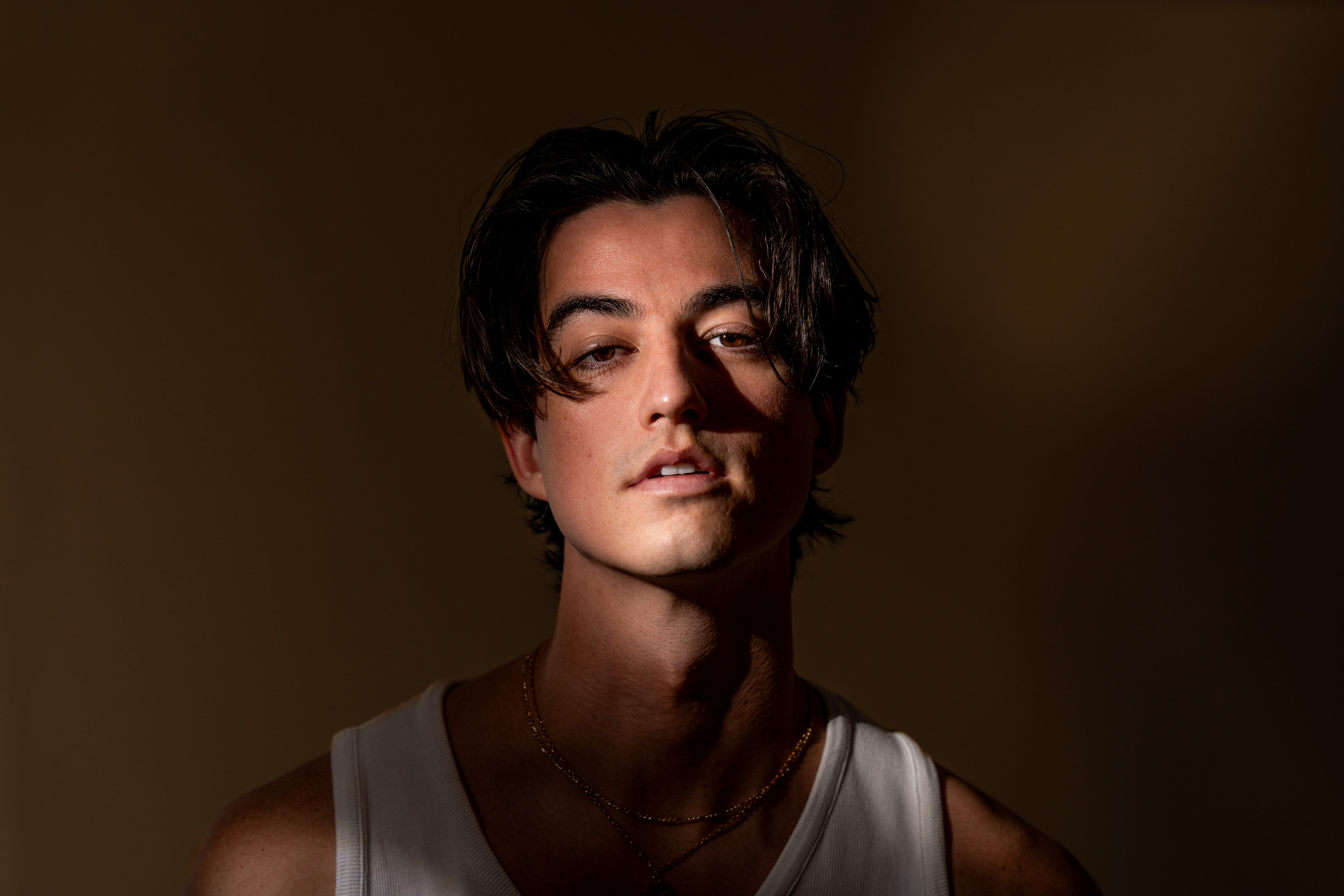 Elijah Woods Processes Grief With ‘Silver Lining’ EP