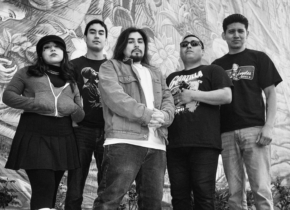 Ear Ringers Challenge Themselves Musically Via “Pretty Pictures”