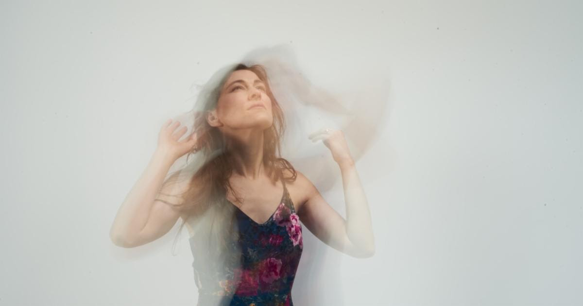 Watch Ruth Moody’s Live Performance Video For “Twilight”