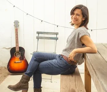 Paula Fong’s ‘Chestnut Mare’ Offers Highlights From Her Solo Songwriting