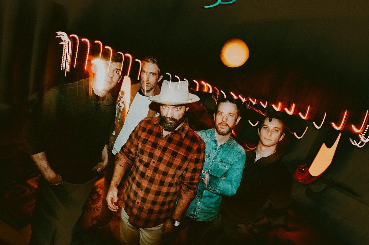 Drew Holcomb & The Neighbors Channel Classic Heartbreak For “Burn”