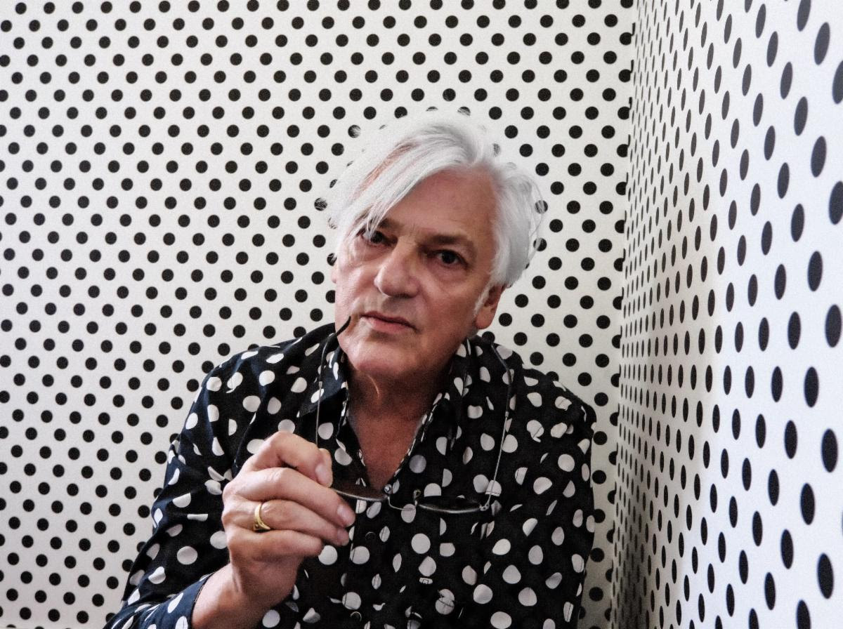 Robyn Hitchcock’s 1967 Memoir Will Have An Accompanying Album: ‘Vacations In The Past’