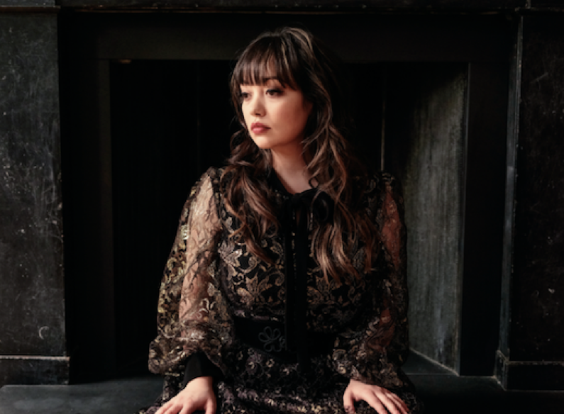 Alas De Liona’s ‘Gravity Of Gold’ Navigates The Workings Of The Mind And Heart