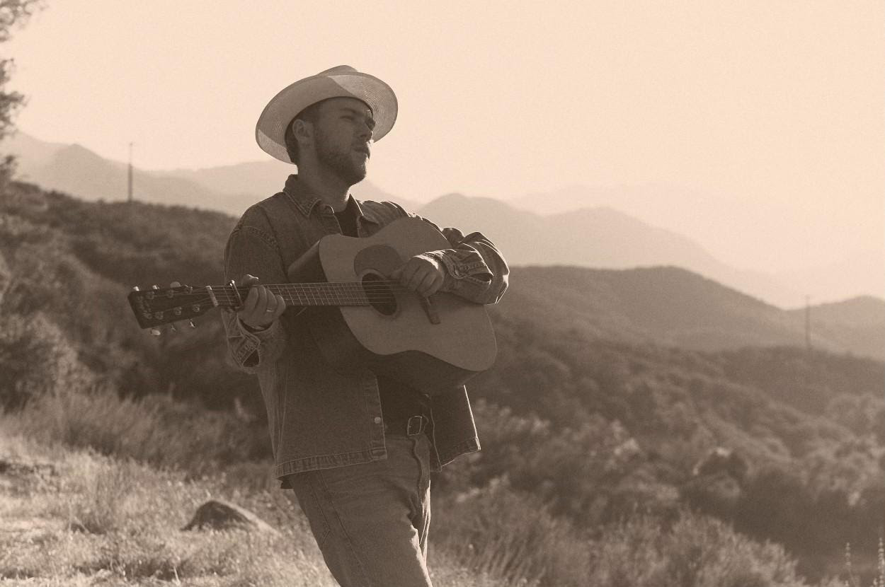 William Harries Graham’s “On The Outside” Captures That In-Between State Before Moving On From A Relationship