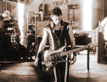 Des Rocs Collaborates With Underoath For New Version Of “In The Night” Alongside A Video By Mark Seliger