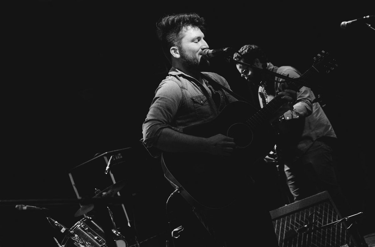 The Pinkerton Raid Takes On Seasonal Traditions With ‘Jagged Vacance: Winter Songs By Other People’