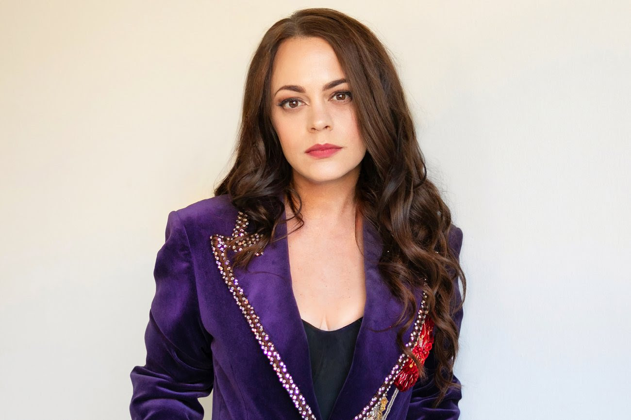 Mindy Smith’s ‘Quiet Town’ Is A Journey Into Self-Discovery