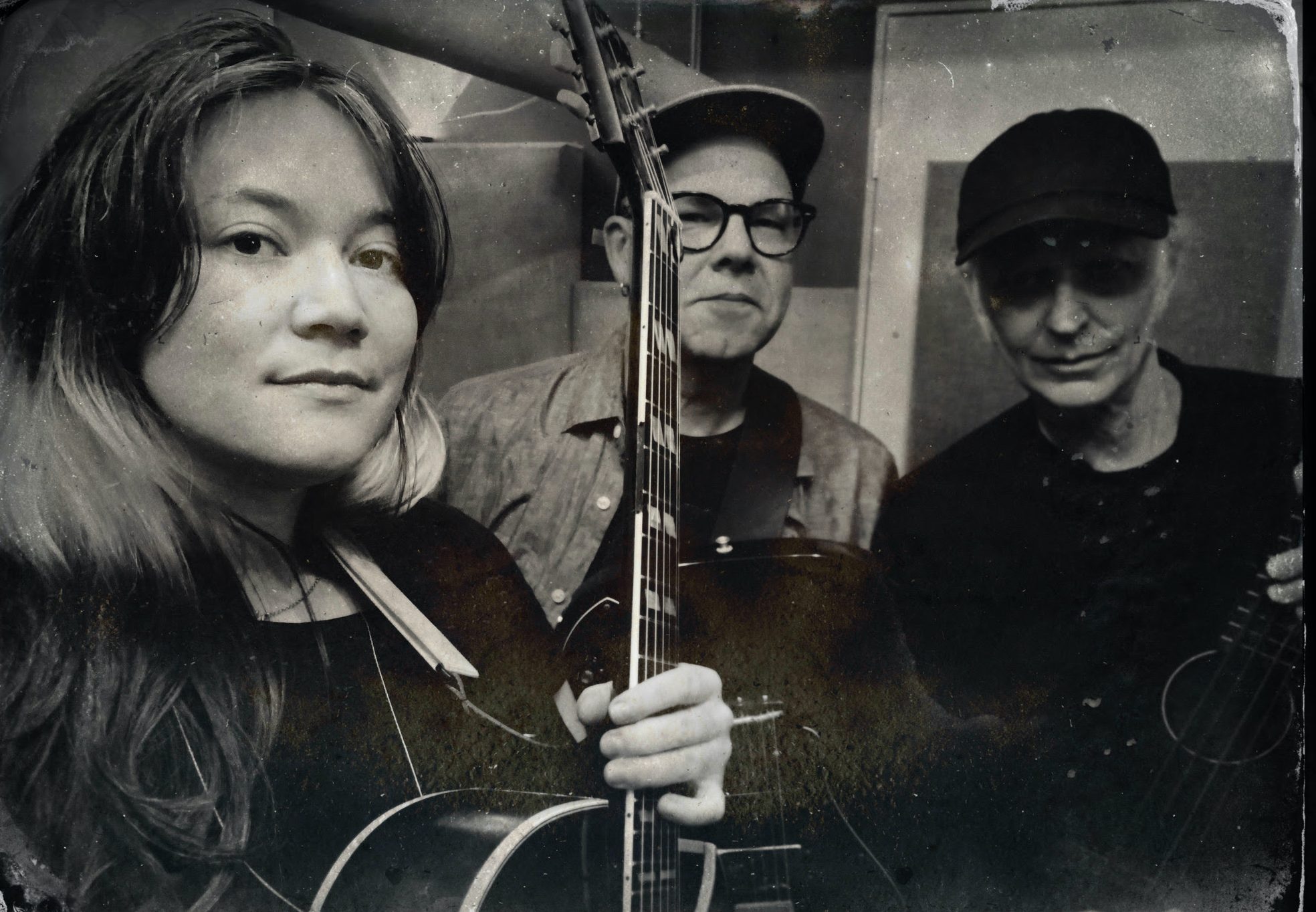 Squanderers Improvise Around Three Guitars