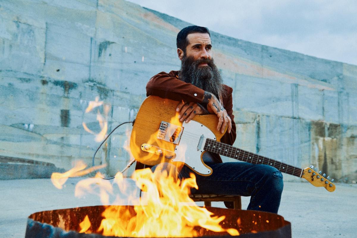 JP Harris Puts Down His Carpentry Tools To Take ‘JP Harris Is A Trash Fire’ On The Road