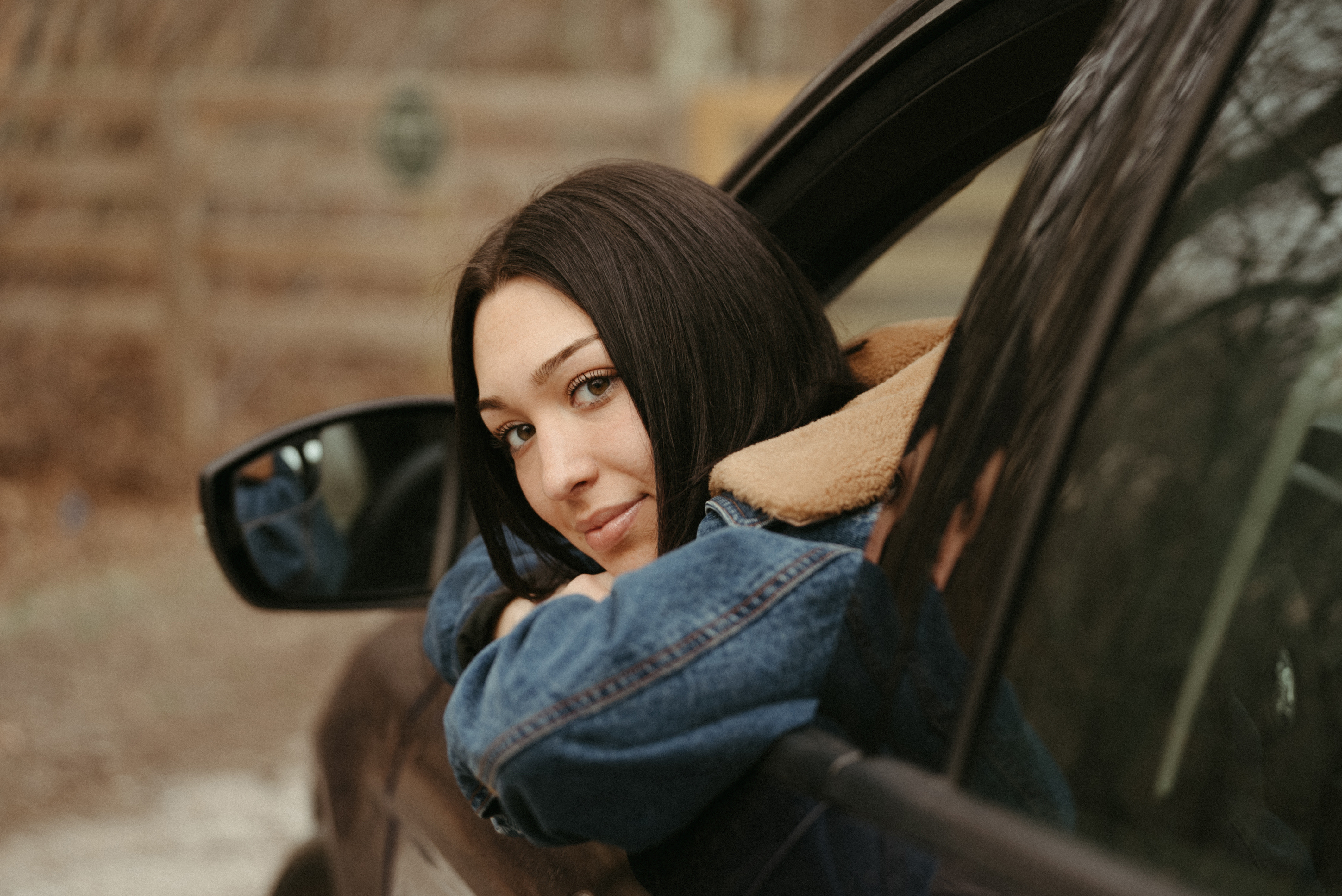 Maddie Riccardo Pays Tribute To Her Parents’ Support Of Her Musical Journey With “We’re Around”