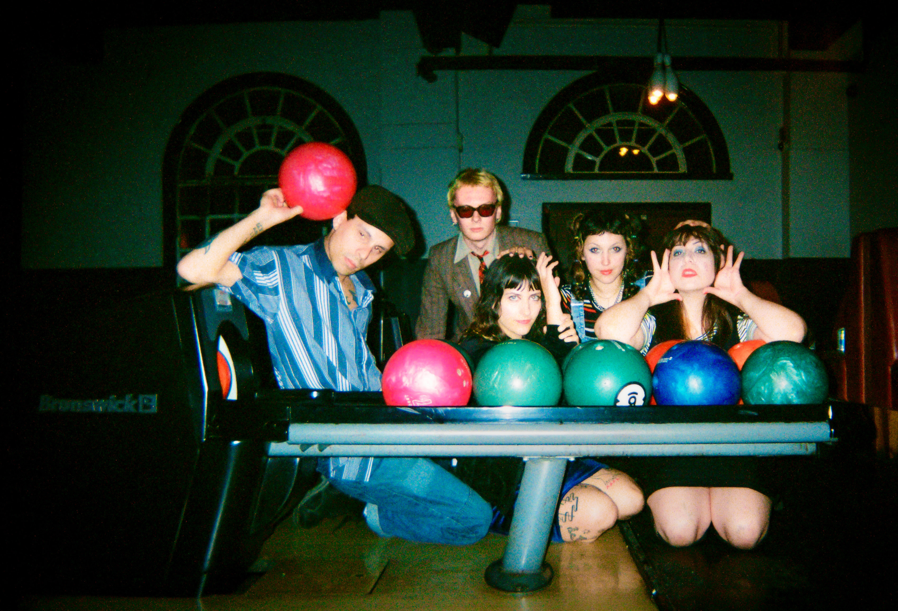 La Sécurité Makes A Case Against Small Talk With “Ketchup”