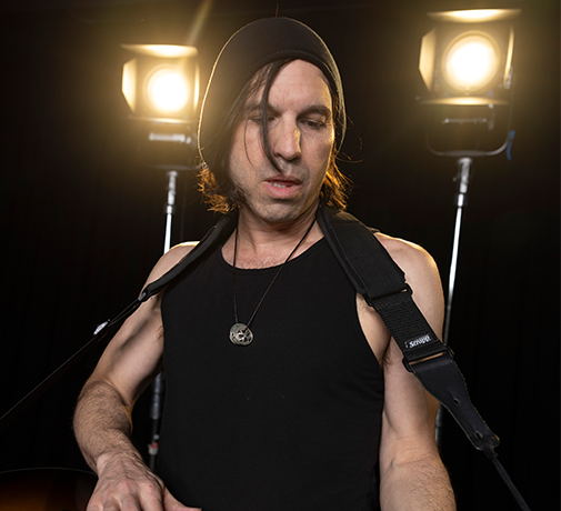 O.A.R.’s MikelParis Brings His Unorthodox Guitar And Bass Playing To ‘GuitarDrumming 01’