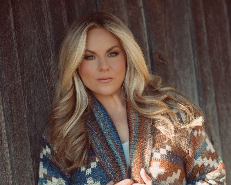 Hannah Anders Reveals The Hidden Struggles In A Relationship With “Outside Looking In”