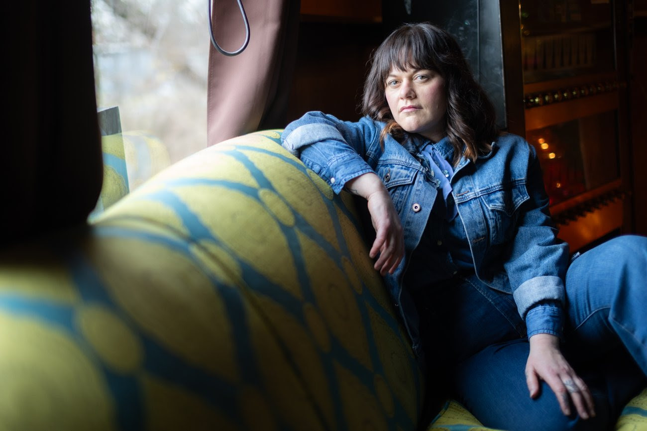 Mattie Schell Heralds Her Debut Album With “Coast To Coast”
