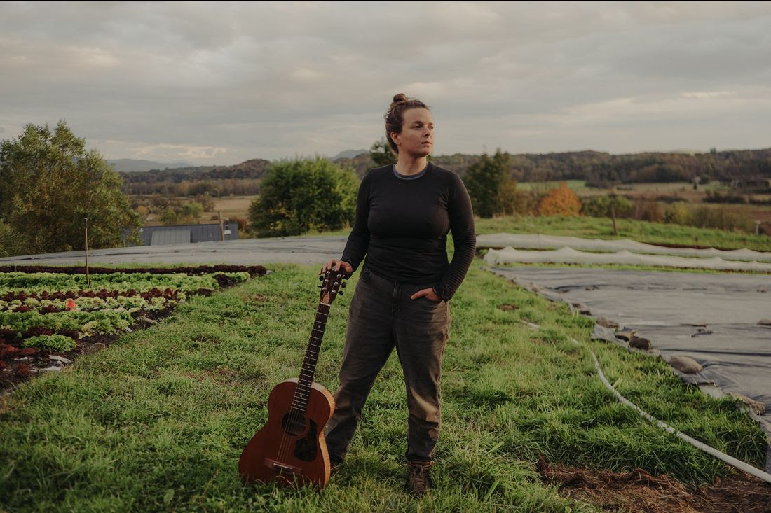 Reid Parsons Celebrates A Person Who Lights Up A Room And Embodies Love With “Lightbulb”