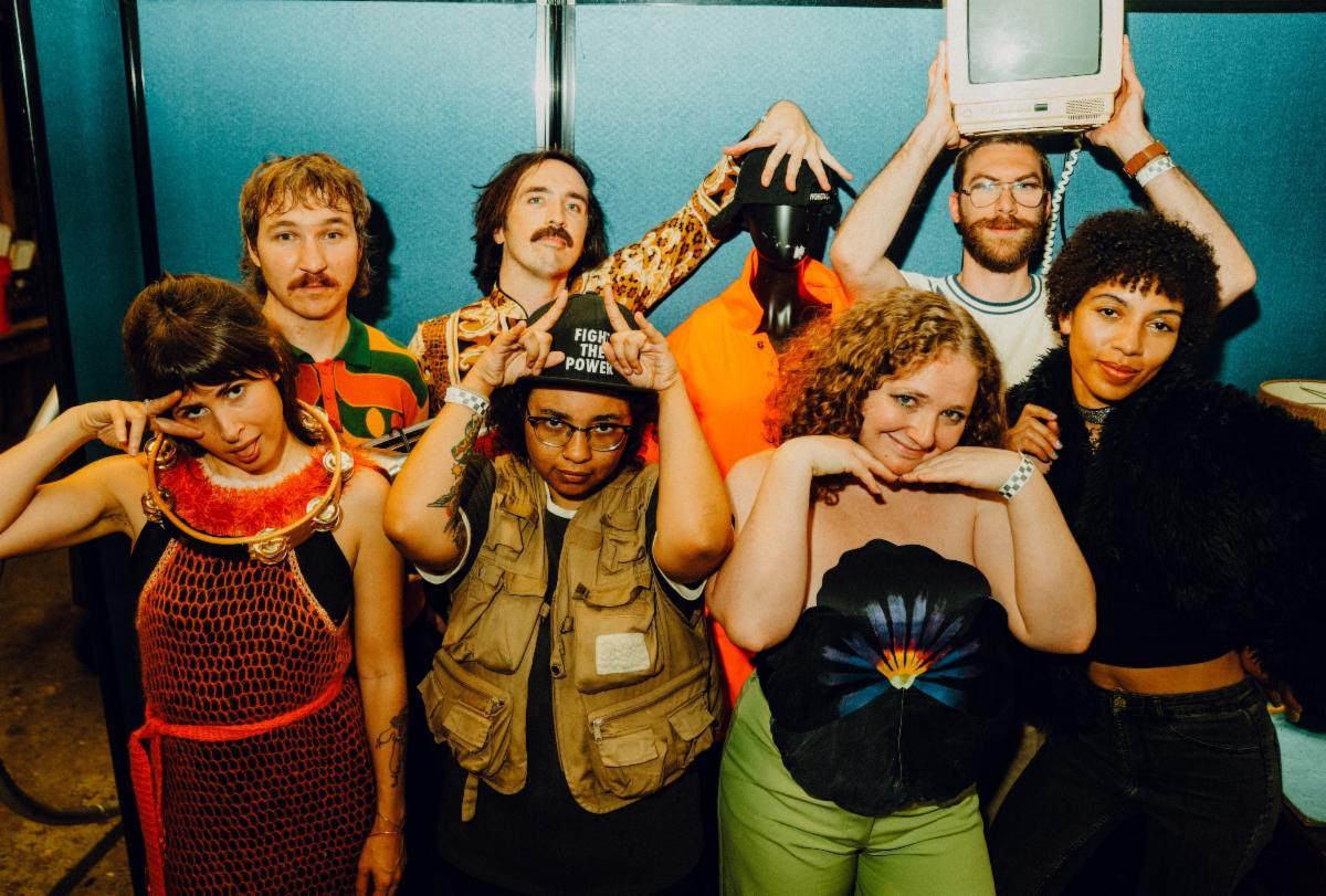 Watch Psych Rock Outfit ISTA’s Super 8 Video For “Waves” Shot In Hawaii