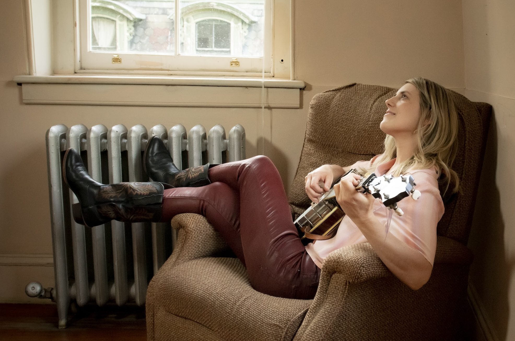 Hilary Hawke Blends Bluegrass And Old Time Traditions For ‘Lift Up This Old World’
