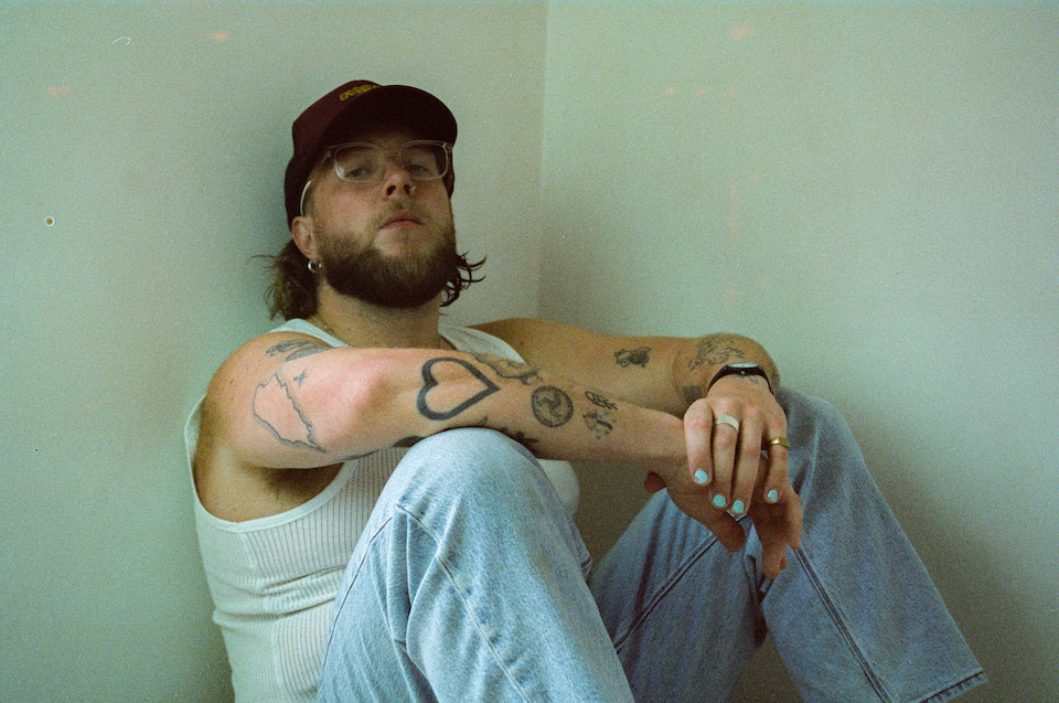 Cubzoa’s “Choke” Is About Sweeping The Truth Under The Carpet For Too Long