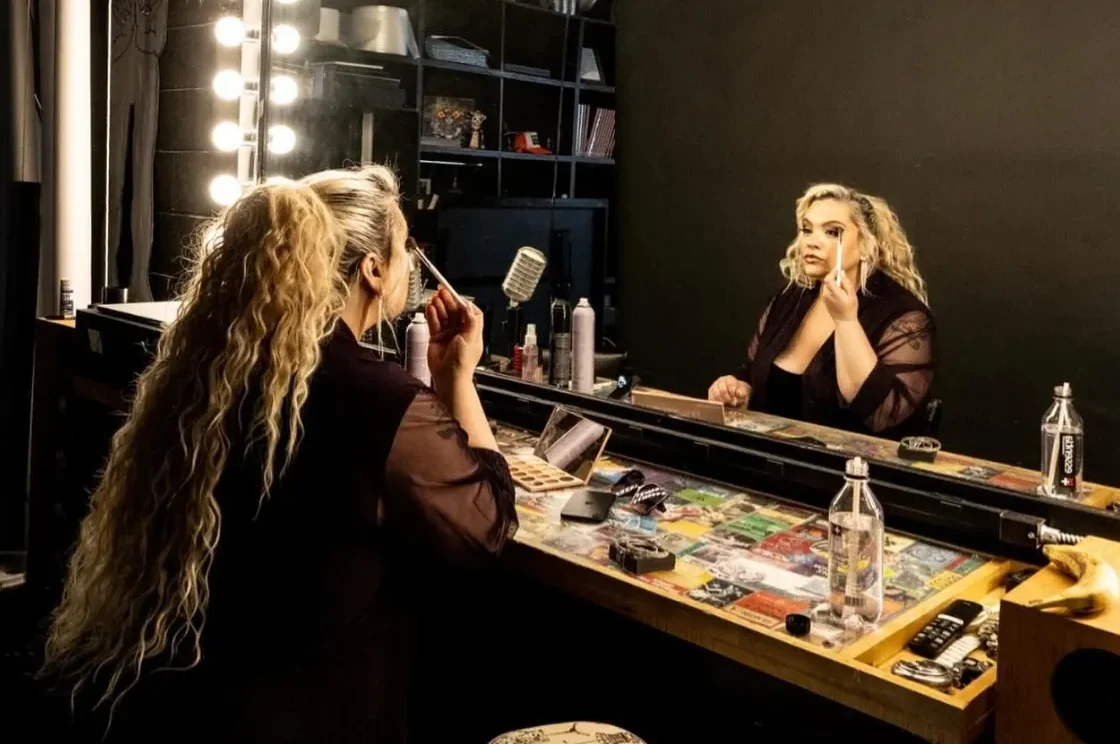 Shelley Rená Builds On A Session And Performance Background For Debut Solo Album ‘Miles Away’