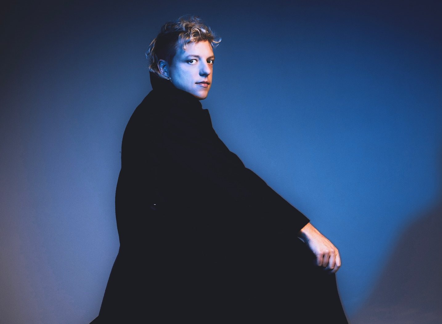 Robert DeLong Reflects The Banjo-Based Origin Of “Fool Me Once” In New Folk Edition