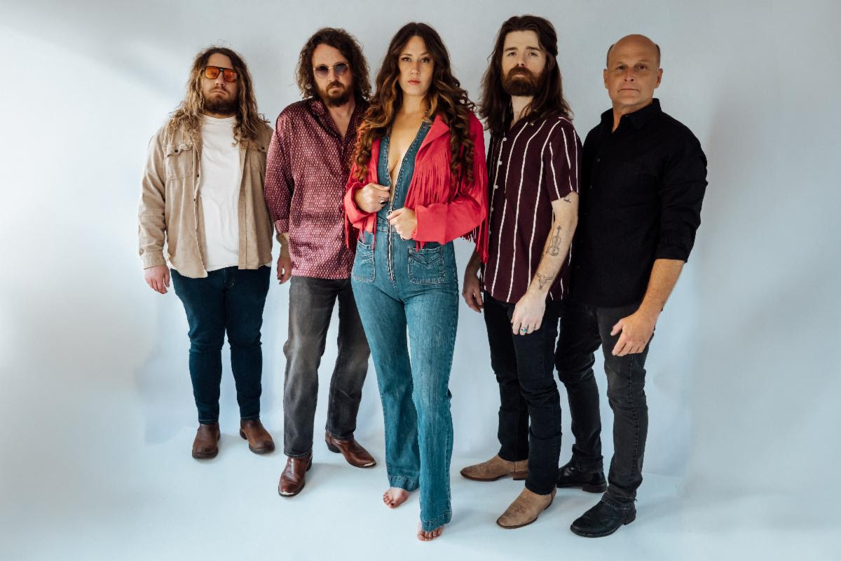 Magnolia Boulevard’s Self-Titled Debut Evokes The Struggles Of Appalachian People