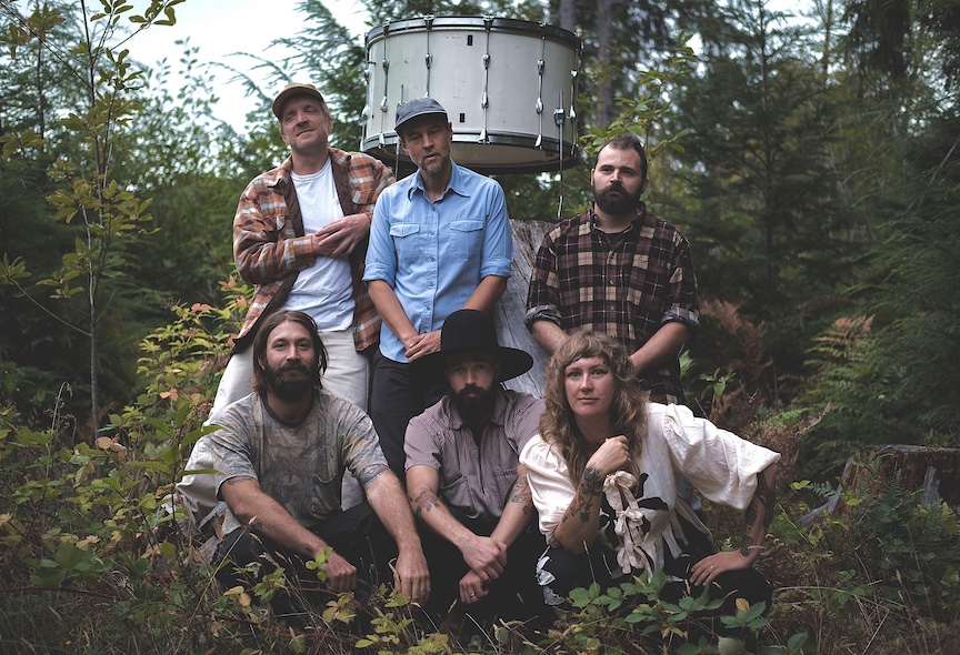 Abronia Brings Together Weight And Stillness For ‘Shapes Unravel’