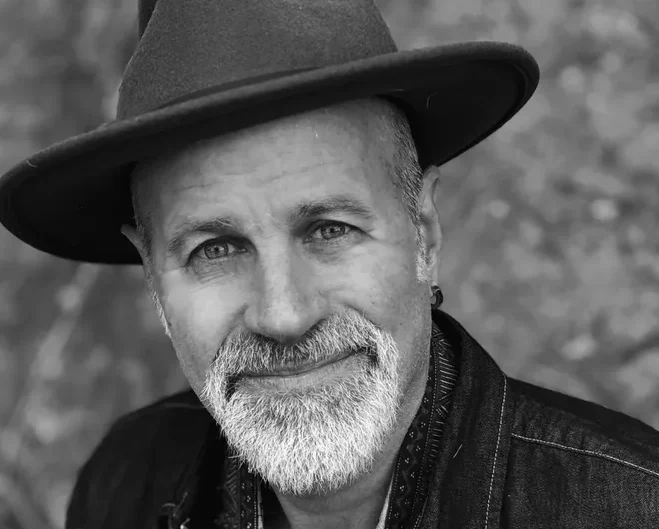 Song Premier: Sam Bergquist’s “Goin’ Out Walkin'” Dares You To Defy The Norm