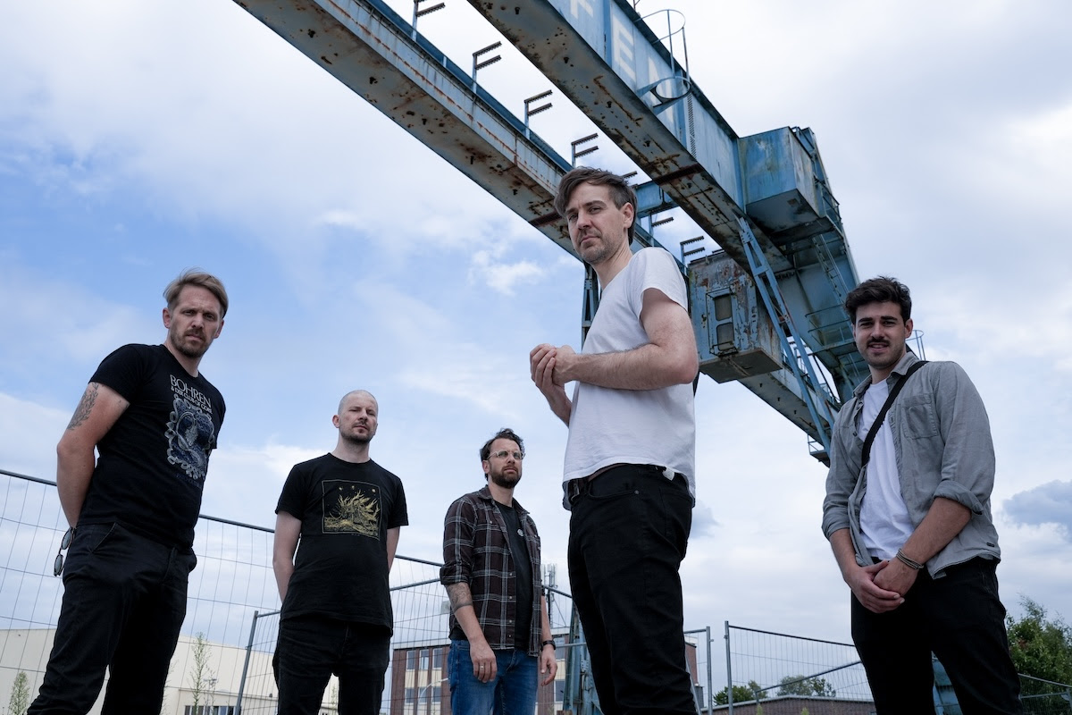 Bruecken’s “Onward Transmission” Is Steeped In A Space And Sci-Fi Vibe