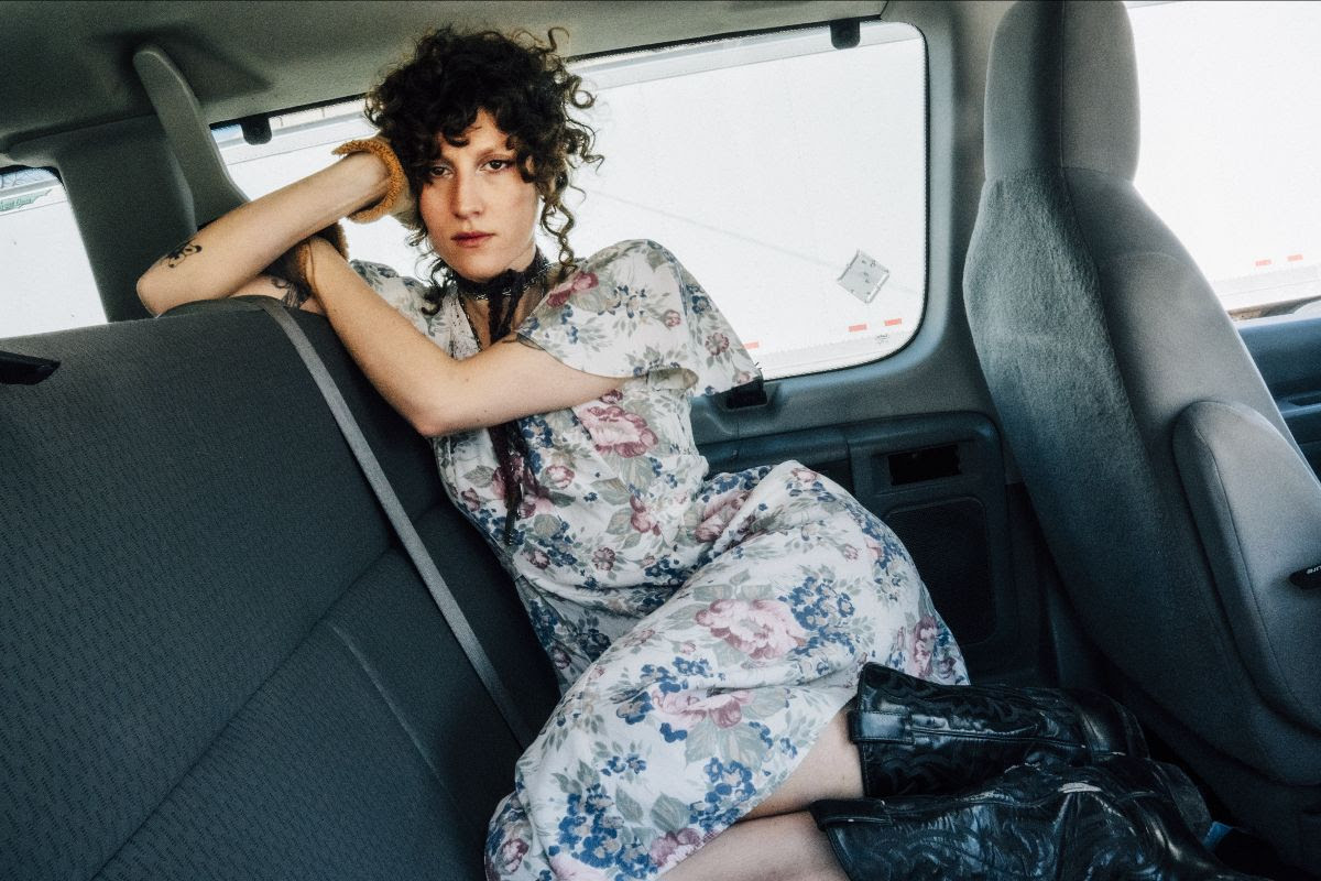 Squirrel Flower Teams Up With Billie Marten & Babehoven On The Travel-Loving Track “Wheels”