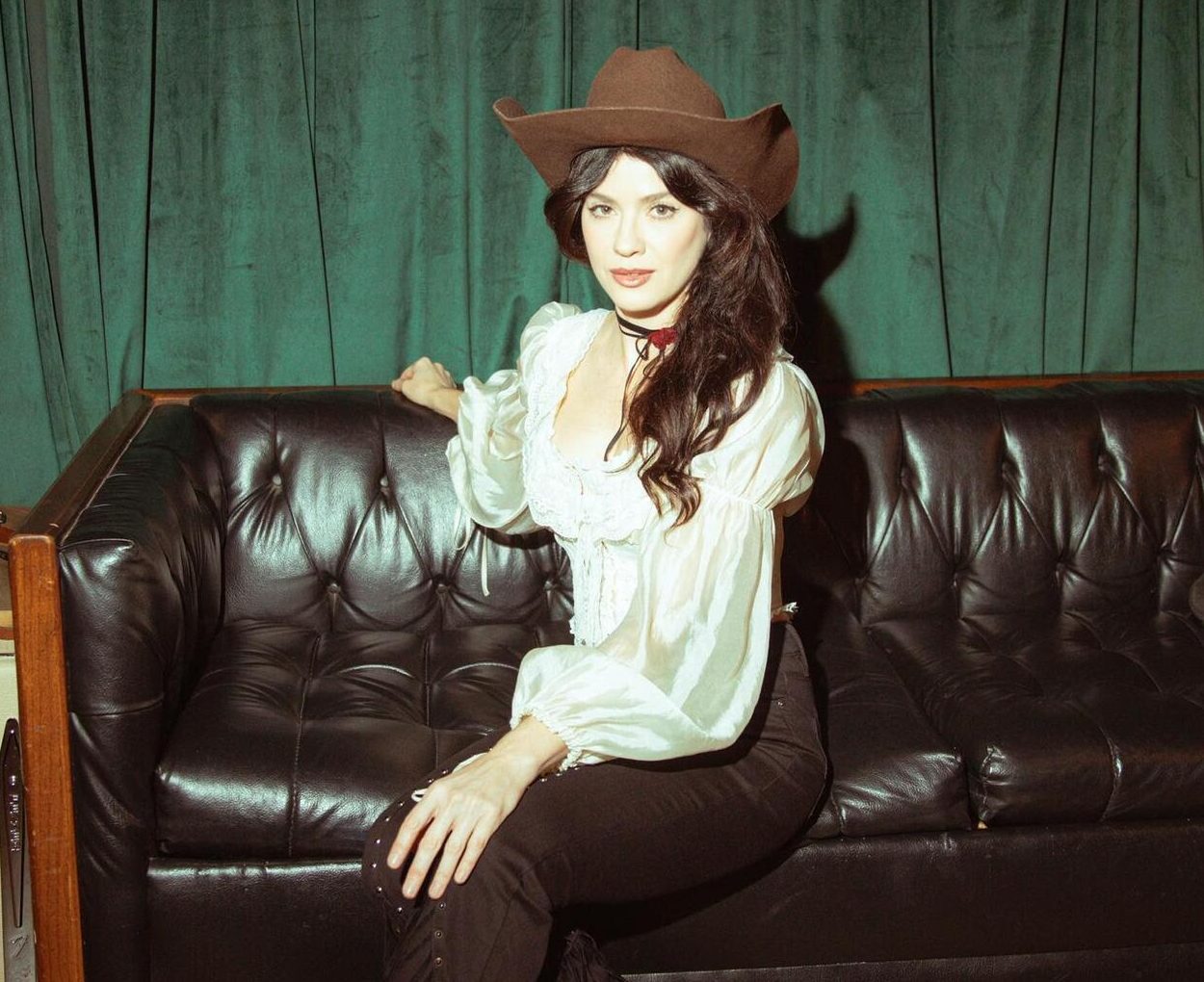 “Kentucky Cowboy” From Alicia Blue Captures A Chance Encounter
