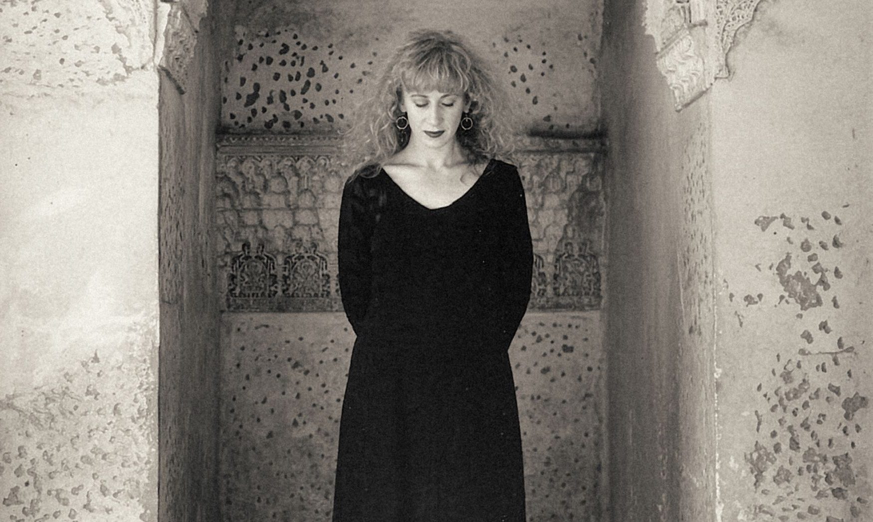 Loreena McKennitt’s 1994 Album ‘The Mask And The Mirror’ Arrives In A Definitive Edition Highlighting Its Multi-Cultural Traditions