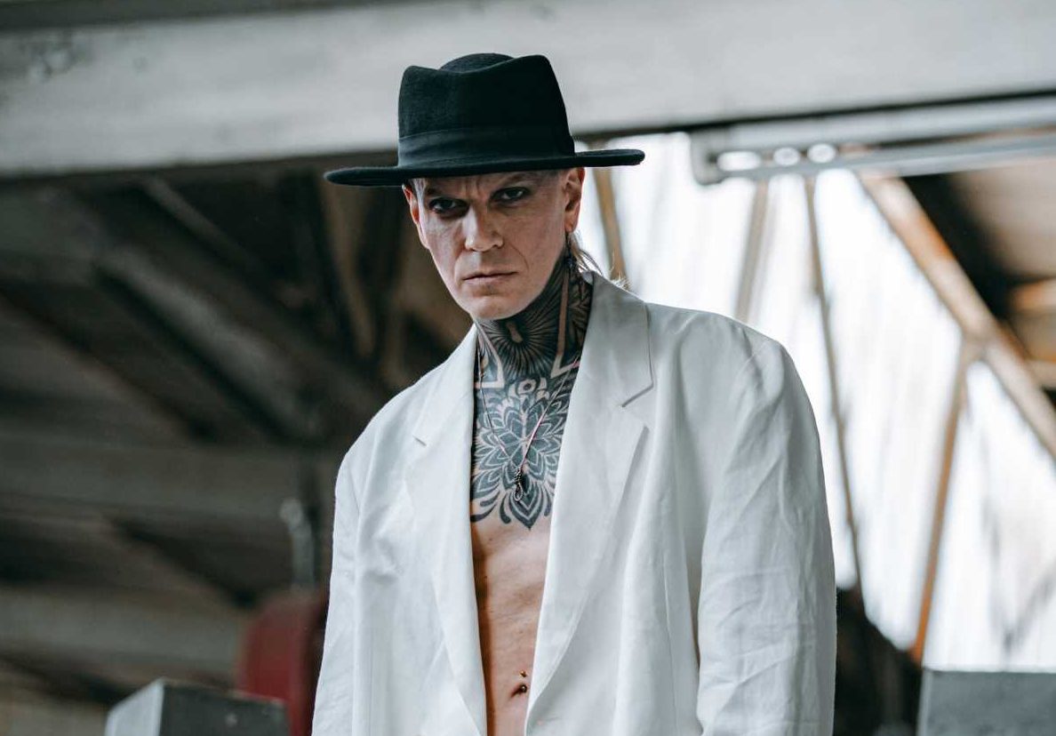 Chris Harms Announces Second Solo Album ‘Aporia’ And Embraces Thought-Provoking Uncertainty